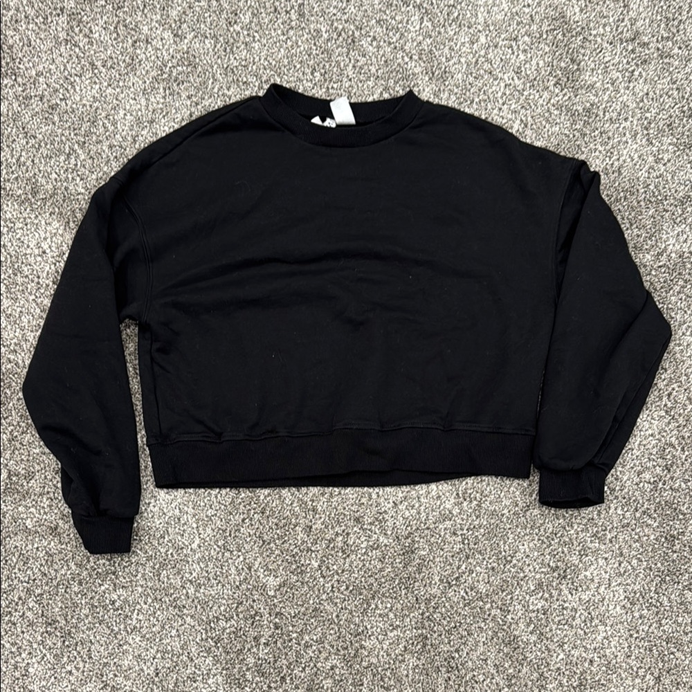 H&M Black Length Crewneck ~ Women’s Size Small